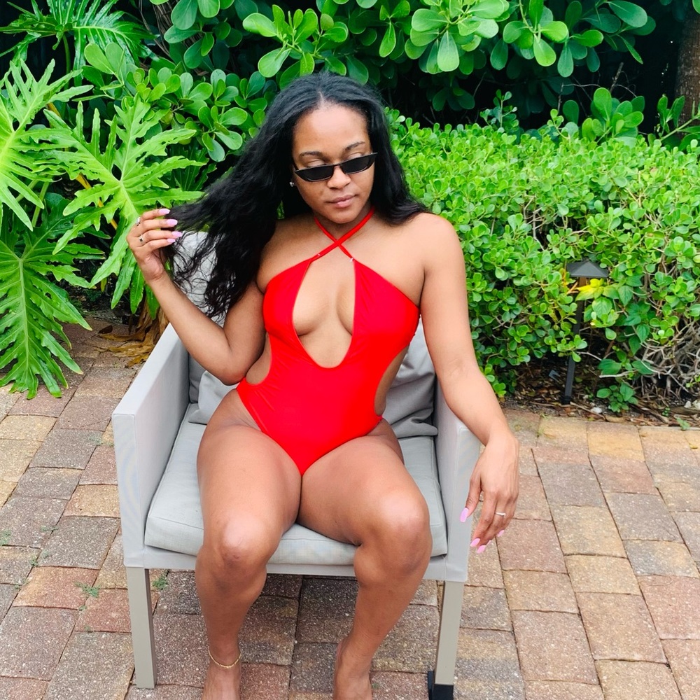 Red One piece - Picture 3 of 3